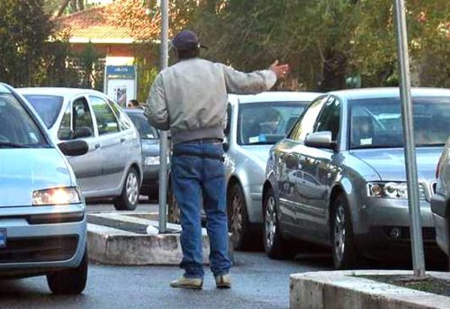 Parcheggiatore abusivo