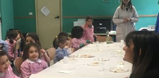 assessore romano a pranzo presso scuola montello