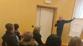 bari, un momento di una seduta di tecniche di visualizzazione creativa
