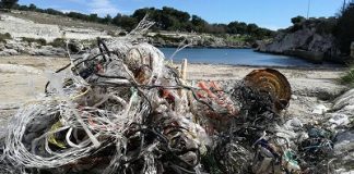 rigiuti spiaggia otranto