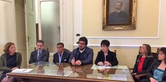 conferenza stampa 'non è un problema mio'