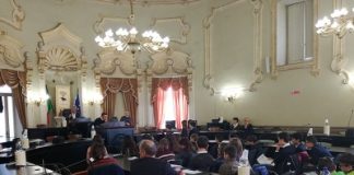 consiglio comunale con studenti medie lecce