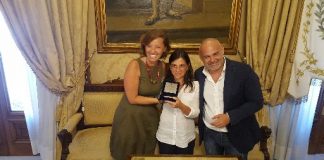 consegna sigillo città a solidarietà cittadini baresi