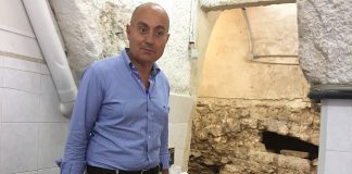scavi tombe strada annunziata