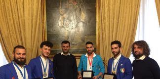 consegna riconoscimento acconciatori premaiti a parigi