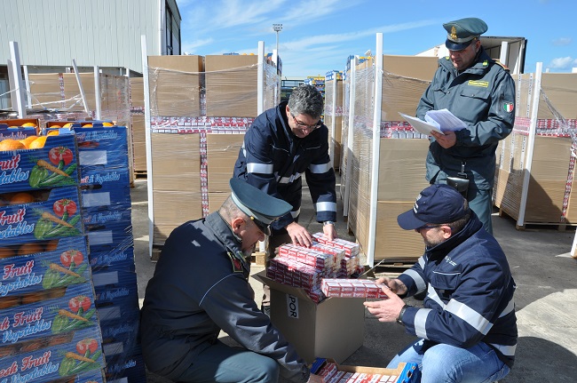 Brindisi, contrabbando: sequestrati oltre 6mila chilogrammi di sigarette