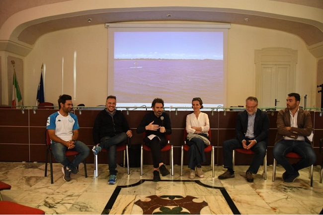 conferenza stampa acquatina in sup