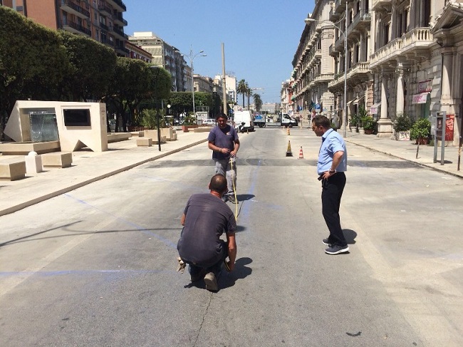 rifacimento segnaletica per posti auto su corso cavour vicino la piazzetta