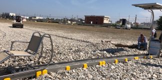 a torre quetta in corso le operazioni di montaggio della sea track tobea per l'accesso al mare dei disabili