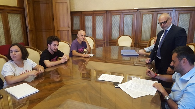 sigla accordo tra comune e associazione bread&roses per affidamento villa capriati