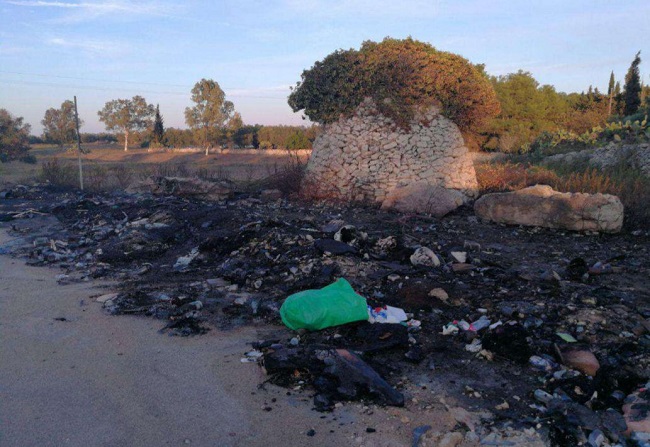 combustione illecita di rifiuti nelle vicinanze della tangenziale ovest