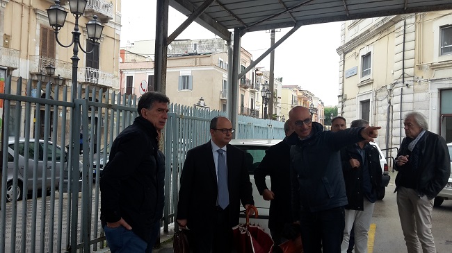 rimozione cancello vecchio ospedale