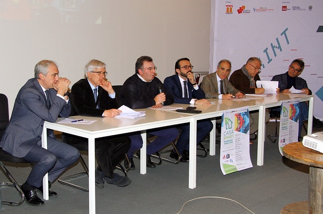 tavolo relatori convegno casa smart