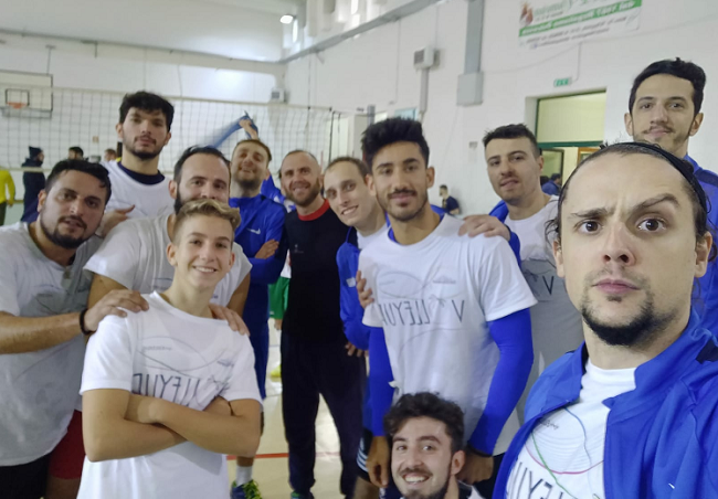 volleyup acquaviva (foto gruppo in allenamento)