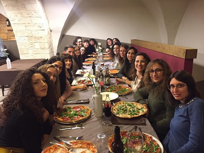 la seconda divisione femminile in pizzeria con mister antelmi