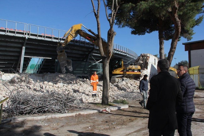 sopralluogo del sindaco durante i lavori di demolizione delle tribune dello stadio 'puttilli'