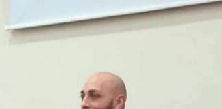 luca russo (al microfono)