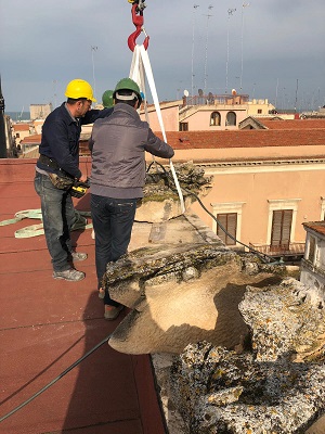 recupero scultura teatro 'curci' con angeli e stemma