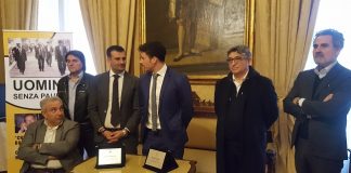 consegna riconoscimento a nicola peragine e raffaele catacchio