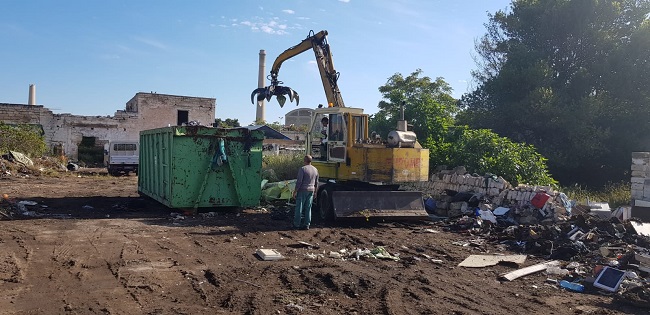 in corso gli interventi di bonifica delle aree in via portoghese trasformate in discarica abusiva