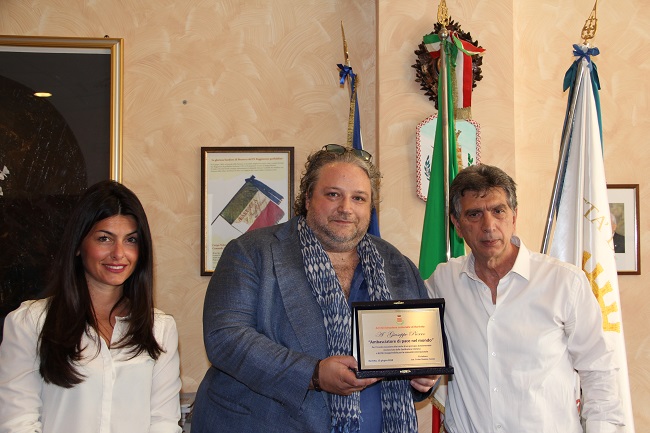 il sindaco incontra pierro ambasciatore di pace