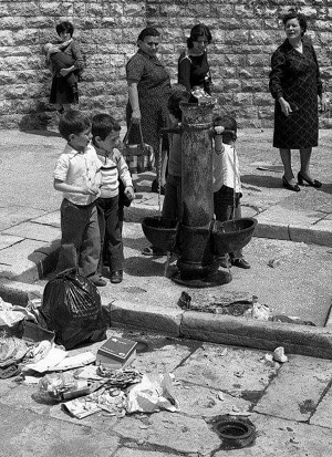 a bari le cape di ferro come i nasoni a roma - capa di ferro siamese com'era