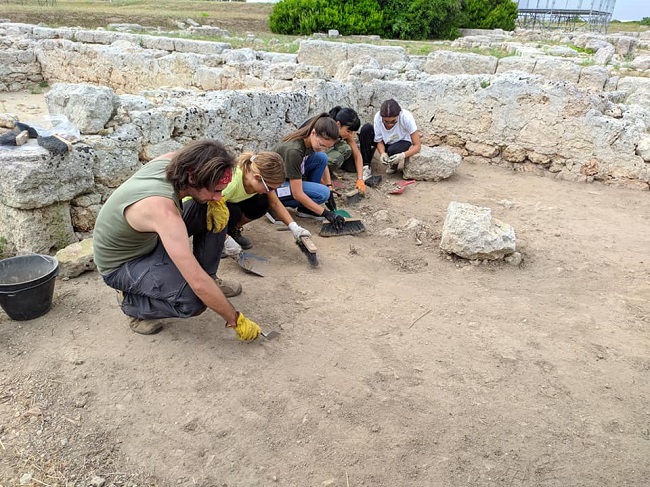 gli archeologi del polo liceale a egnazia