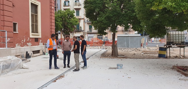 sopralluogo del sindaco decaro alla ripresa delle attività del cantiere per la riqualificazione di piazza Redentore