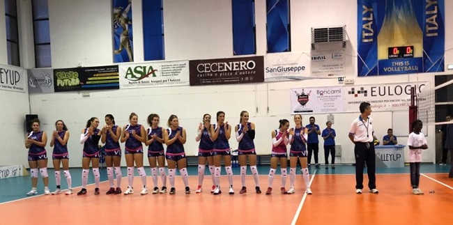 volleyup acquaviva (squadra a metà campo per esordio)