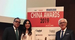 la famiglia forte ritira il china award 2019