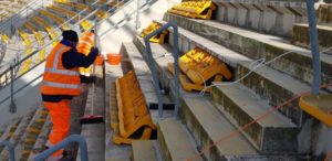 avviati lavori di rimozione seggiolòini tribuna est superiore stadio san nicola