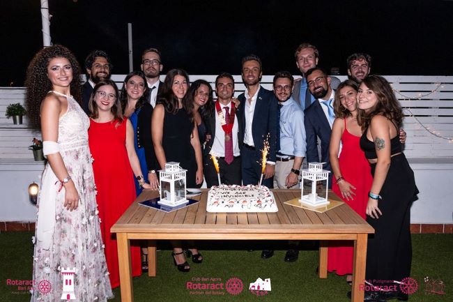 rotaract bari agorà (foto di gruppo)