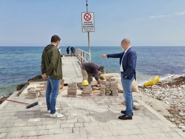 manutenzione spiagge in corso