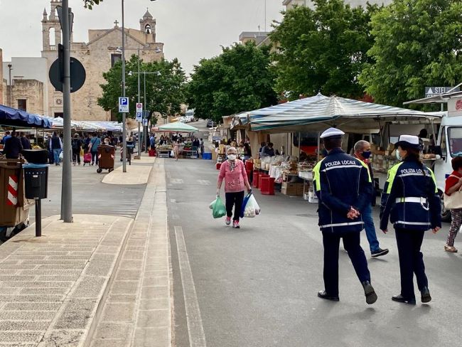 mercato castellana grotte