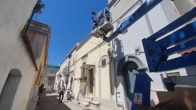 riprendono cantieri in città - al via la sostituzione delle vecchie lampade nel centro storico di carbonara