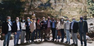 gruppo con lopalco in grotta