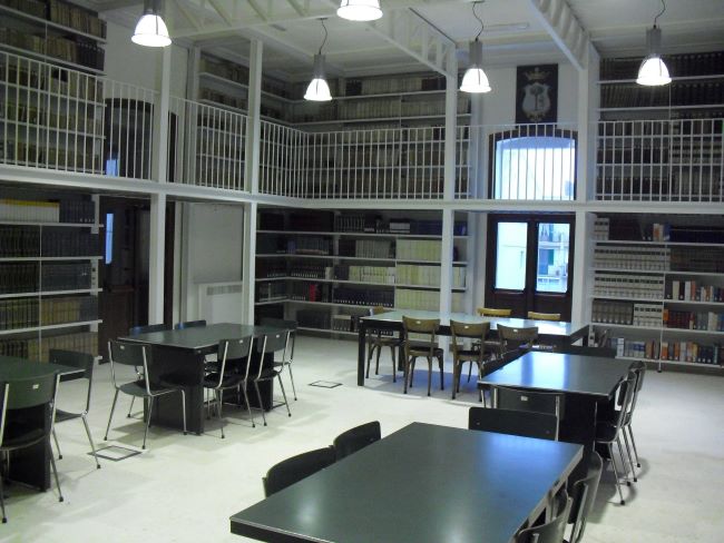 biblioteca comunale noci