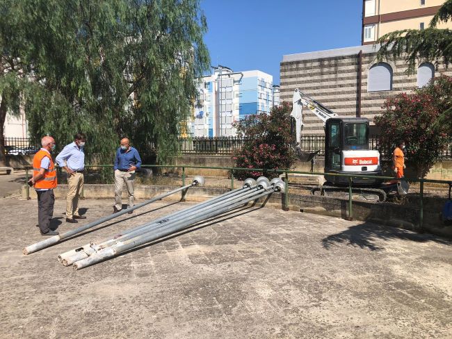 lavori per impianto di illuminazione nel giardino tra via caladarola via dei caduti partigiani