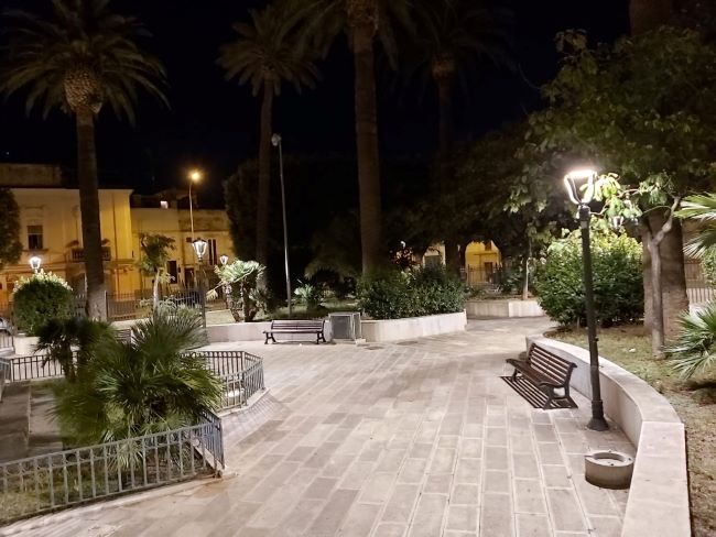 terminati i lavori per la nuova illuminazione di piazza vittorio emanuele a ceglie