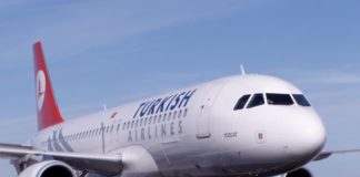 l'aereo della turkish airlines che fa la tratta bari-istanbul