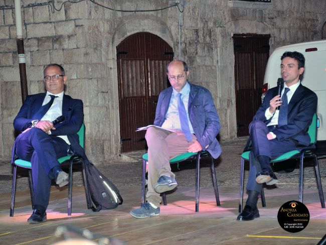 convegno in piazza leone