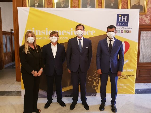 ih hotels group ha incontrato il sindaco per la donazione 100 mila mascherine chirurgiche alla città di bari