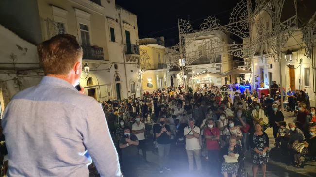 piazza aldo moro al comizio di venerdì