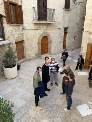 posizionate dieci fioriere in strada annunziata