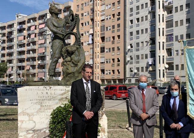 presidente deandri e monumento caduti lavoro anmil taranto