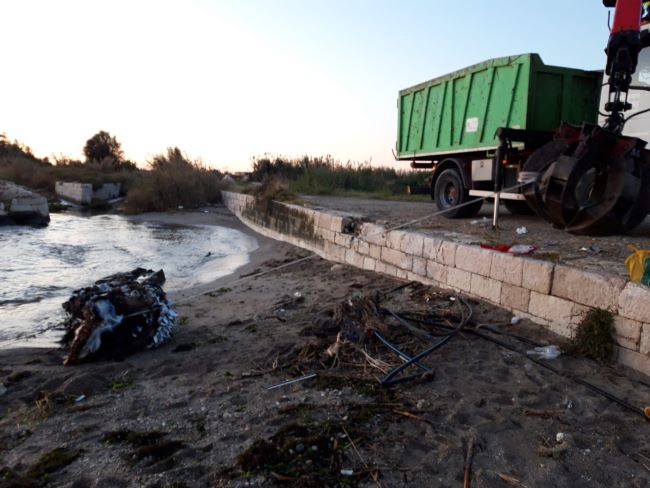 rimossi scarti di opifici sulla costa di barletta in contrada le laludi