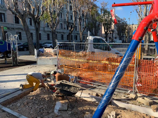 aree ludiche, altalena per disabili in piazza diaz a madonnella