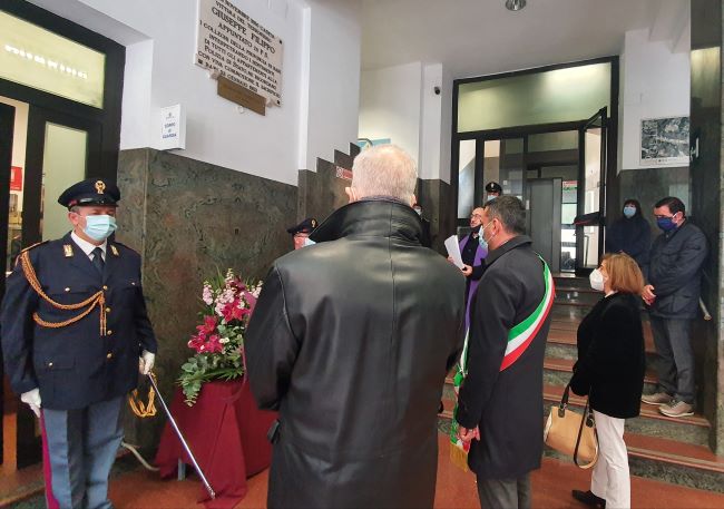 deposizione di una corona di fiori in memoria dell’appuntato giuseppe filippo