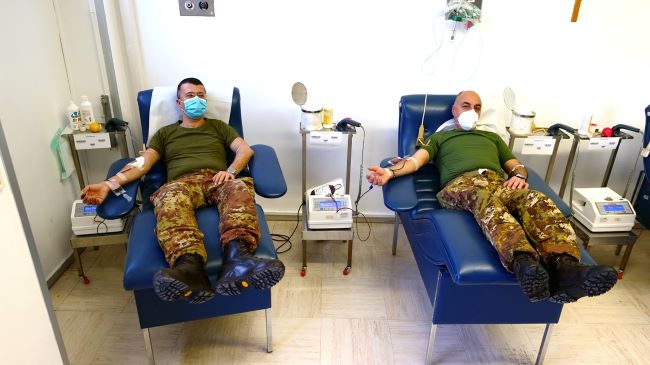 donazione del comandante di reggimento e del dirigente del servizio sanitario del reparto