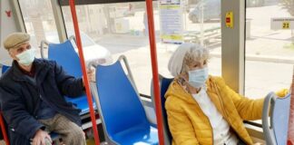 coppia di anziani su bus-vax kyma mobilità ld